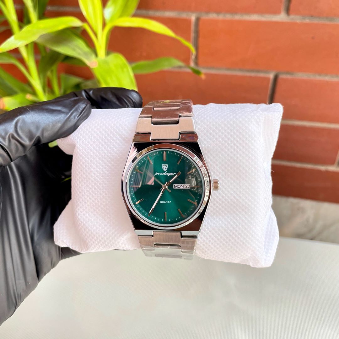 Poedagar 930 Stainless Steel Quartz Luminous Wrist watch for Men (Green)